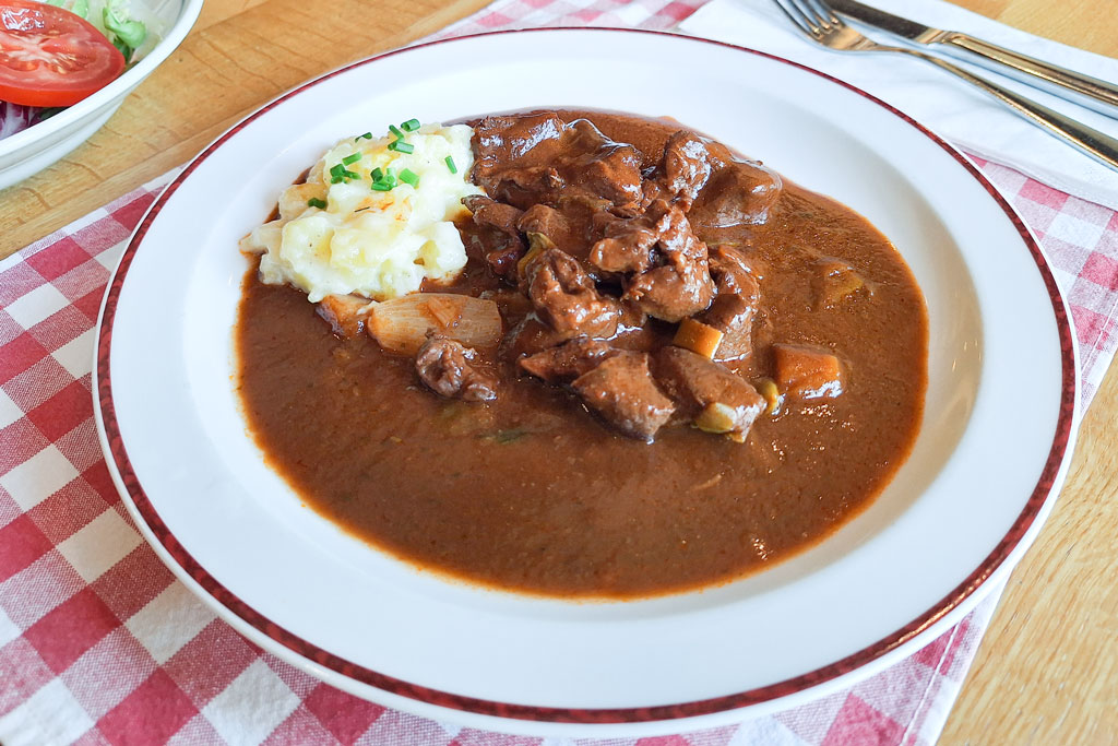 Lunch Time Lammgulasch - Block House am Naschmarkt Lunch Time Lammgulasch - Block House am Naschmarkt