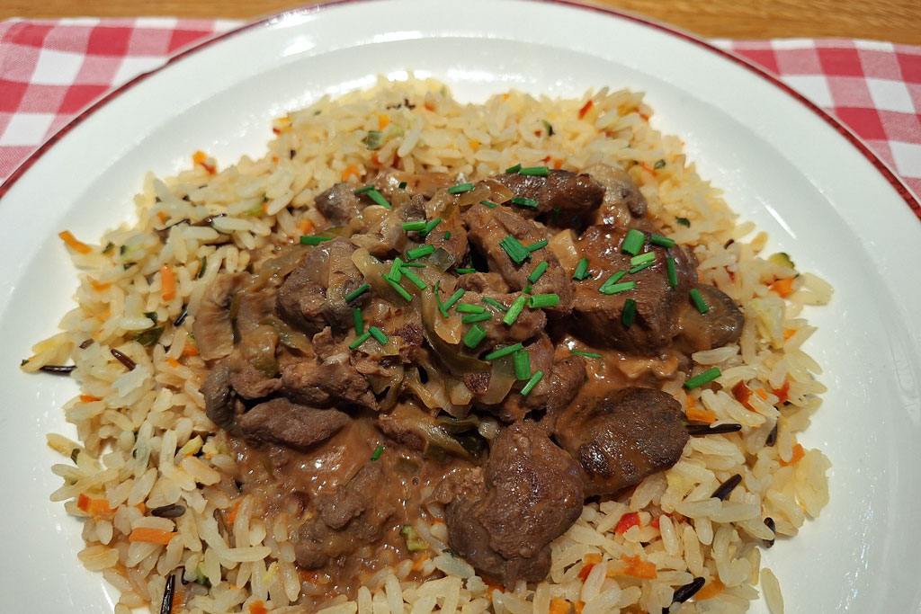 Block House Rindergeschnetzeltes Stroganoff in cremiger Rahmsauce - Block House am Naschmarkt Block House Rindergeschnetzeltes Stroganoff in cremiger Rahmsauce - Block House am Naschmarkt